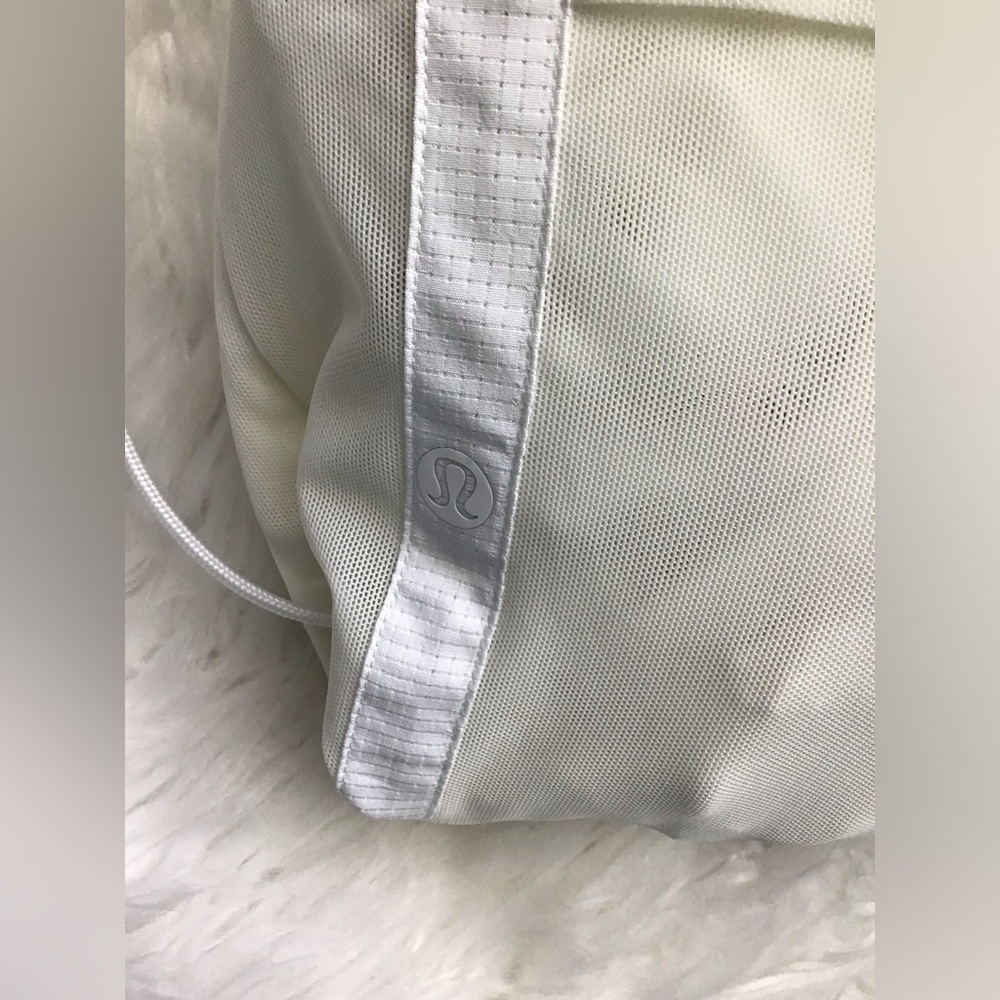 🌼Lululemon White Pack Light Pullover size 4
White - Picture 14 of 14